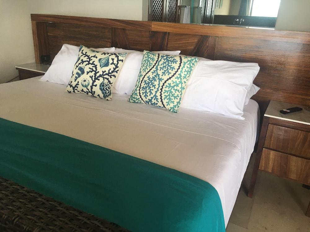 Los Tules Condominium Resort