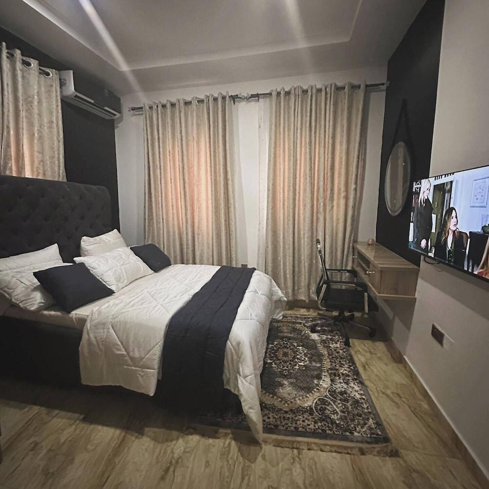 Readyhomes  Shortlets and Apartments