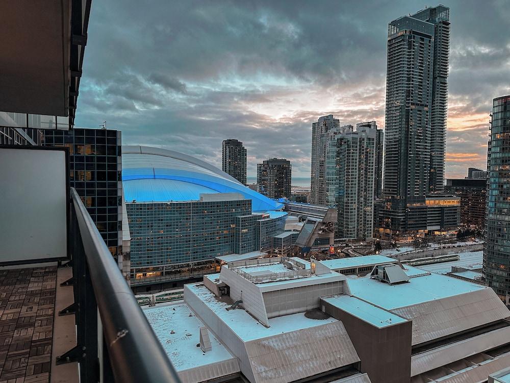 Comfy Suites Rogers Centre Free Parking