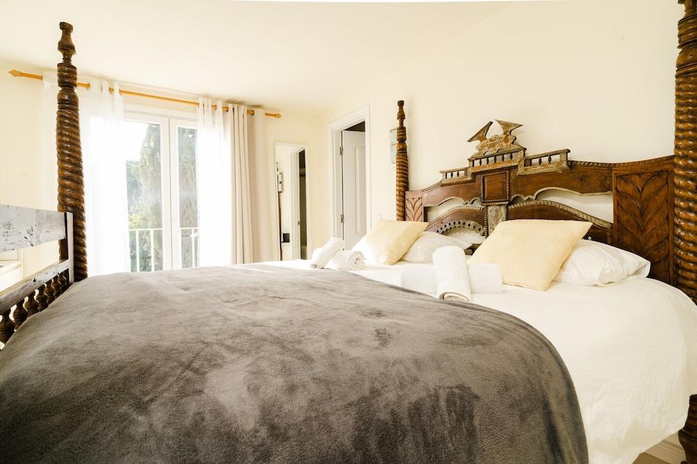 Villa in Marbella With Private Pool and Beach