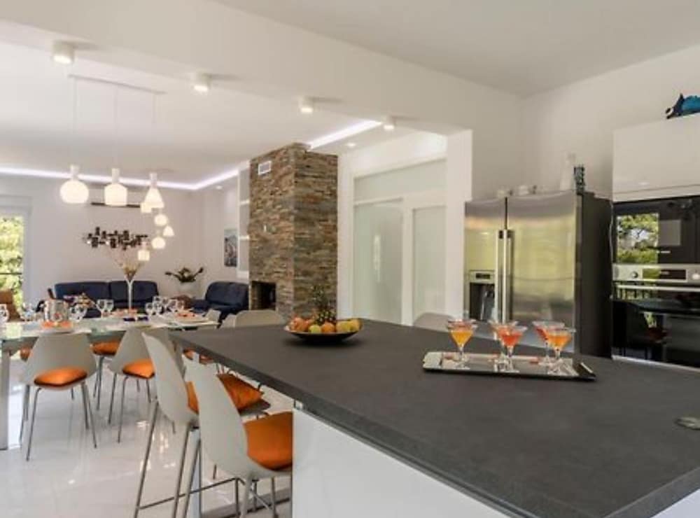 Modern & Stylish Villa With Private Pool