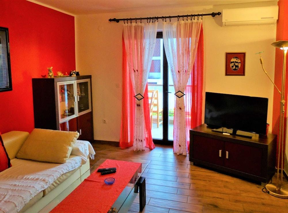 Bright and Stylish Apartment With Balcony and Sea View