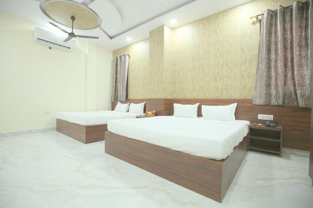 Goroomgo Shiva residency Amritsar