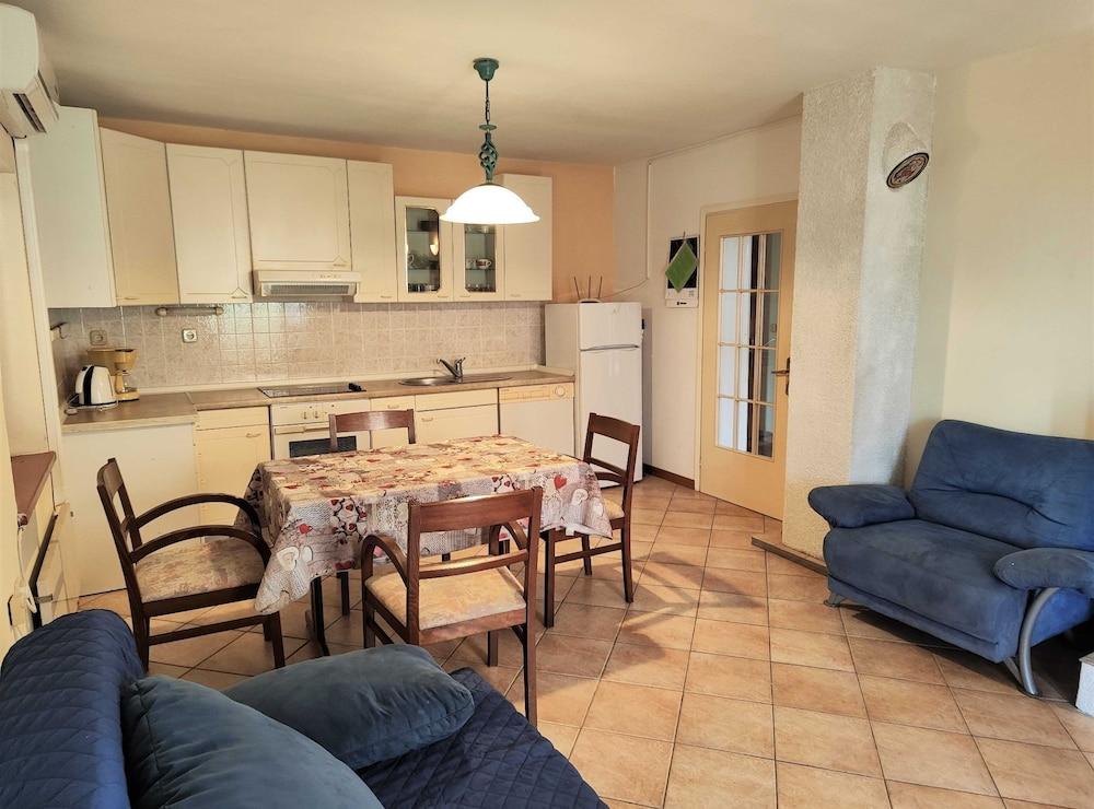 Comfortable Crikvenica Stay With Private Parking