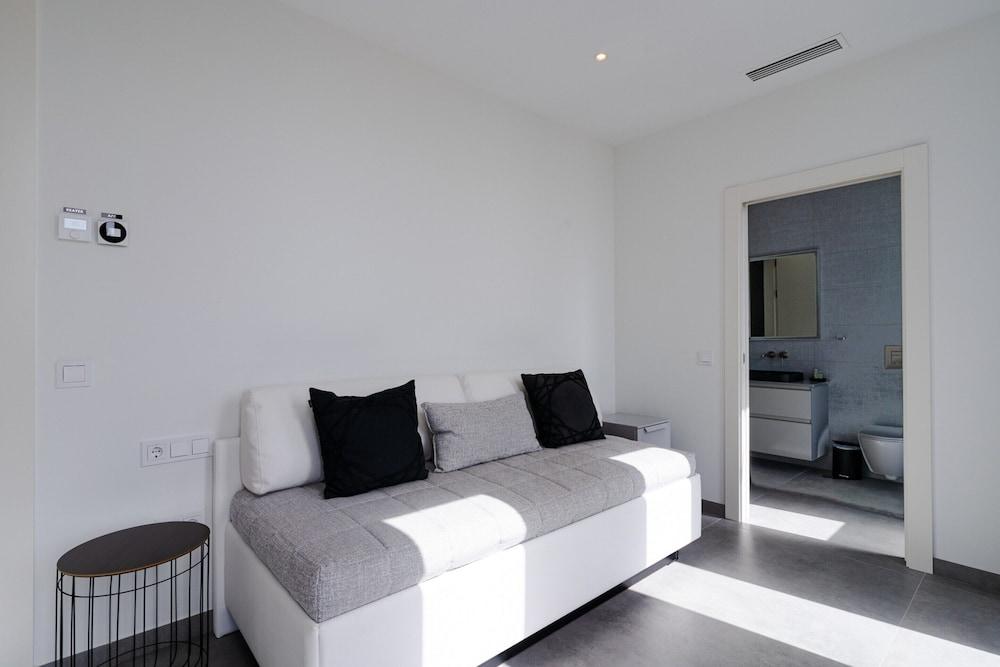 Villa in Marbella With Private Heated Pool