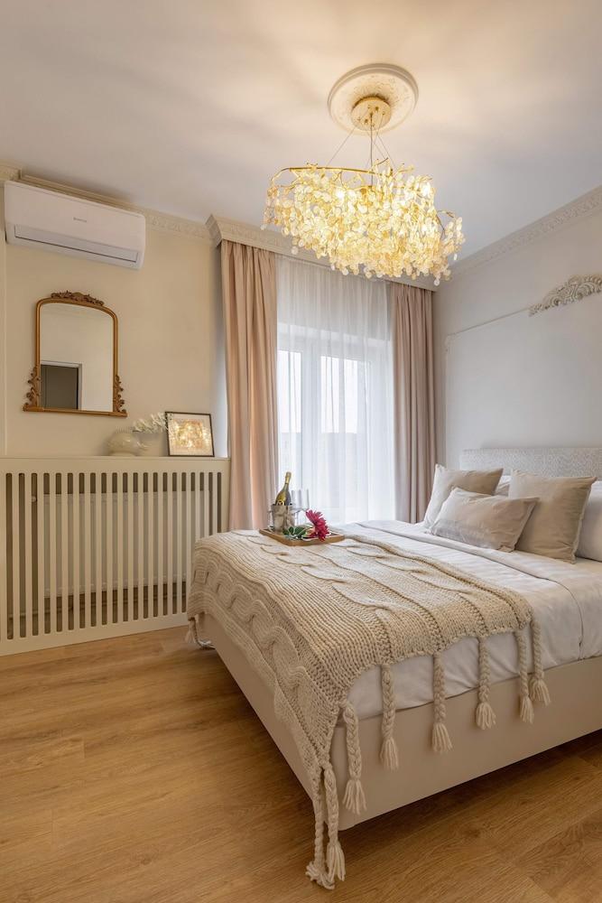 Parisian-Inspired 1BR in the Heart of Bucharest - Balcony, AC & Fully Equipped