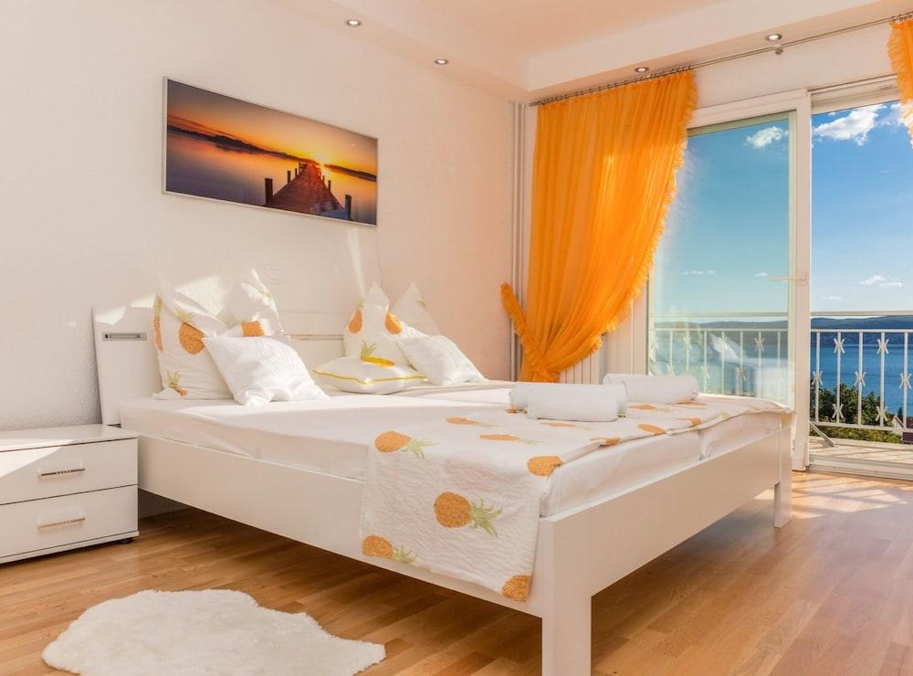 Spacious Novi Vinodolski Apartments With Terrace and Shared Pool