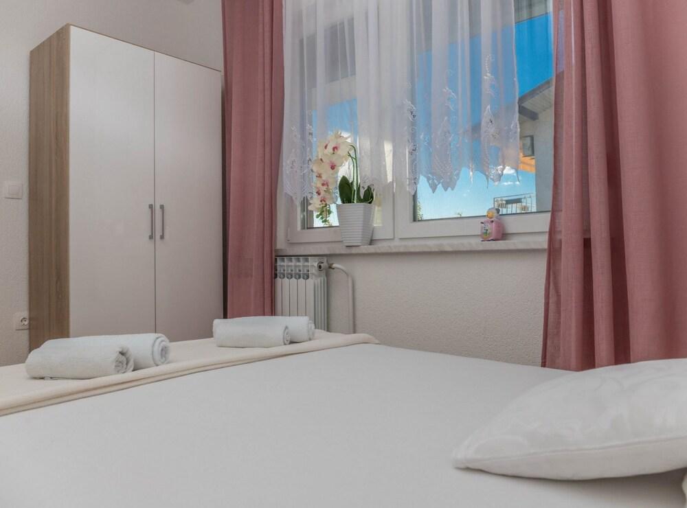 Spacious Novi Vinodolski Apartments With Terrace and Shared Pool