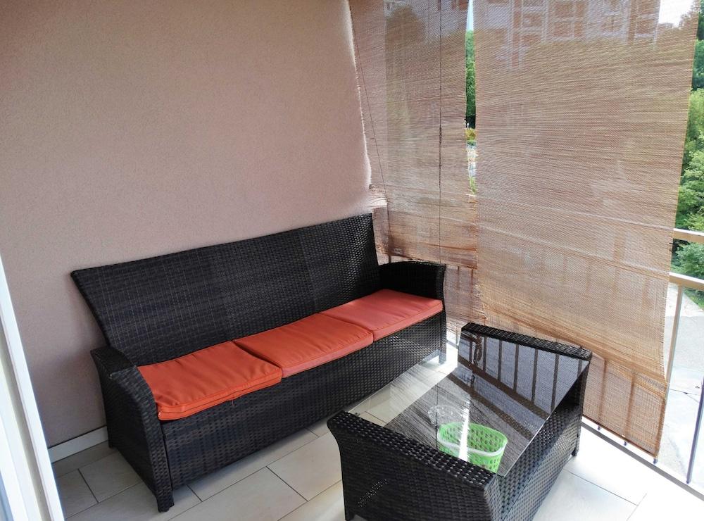 Shimmering Sea Apartment With Sea View and Balcony