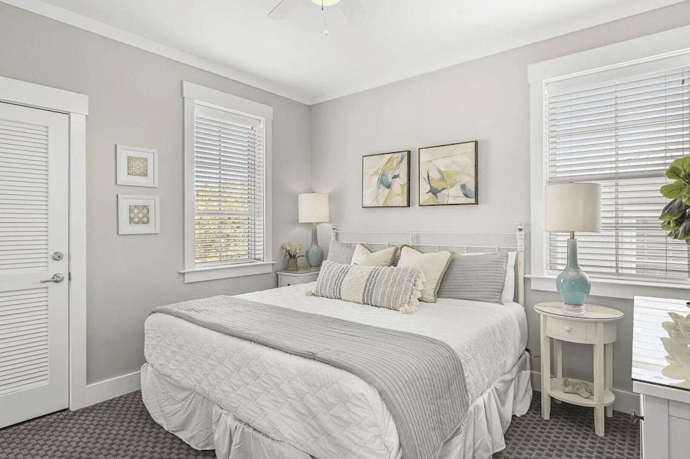 30A Emerald Waters by Avantstay Pool + Bikes + Bonfires