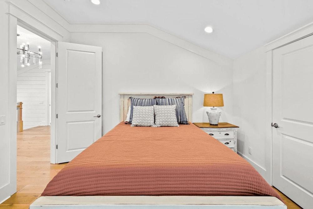 30A Aqua Vista by Avantstay Golf Cart Included, Pool Acess, Walk to Beach