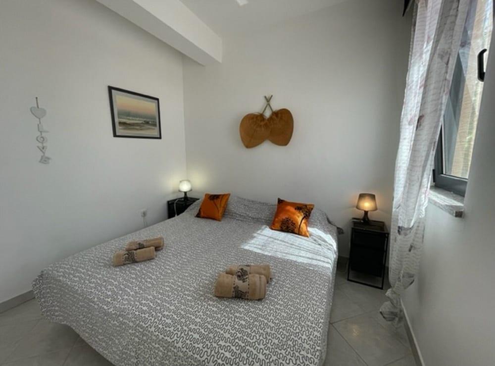 Appealing Apartment With Garden