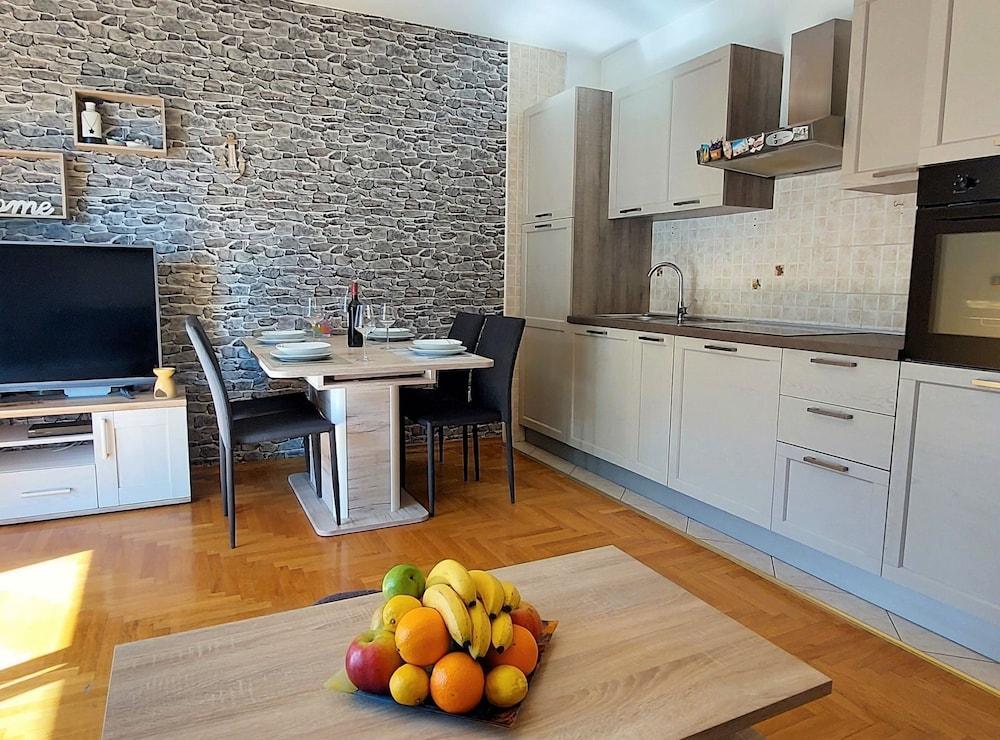 Exquisite Crikvenica Apartment With Balcony