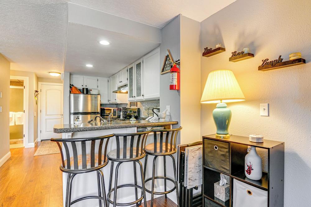 Romantic Ski Haven w/ Balcony: Brian Head Studio