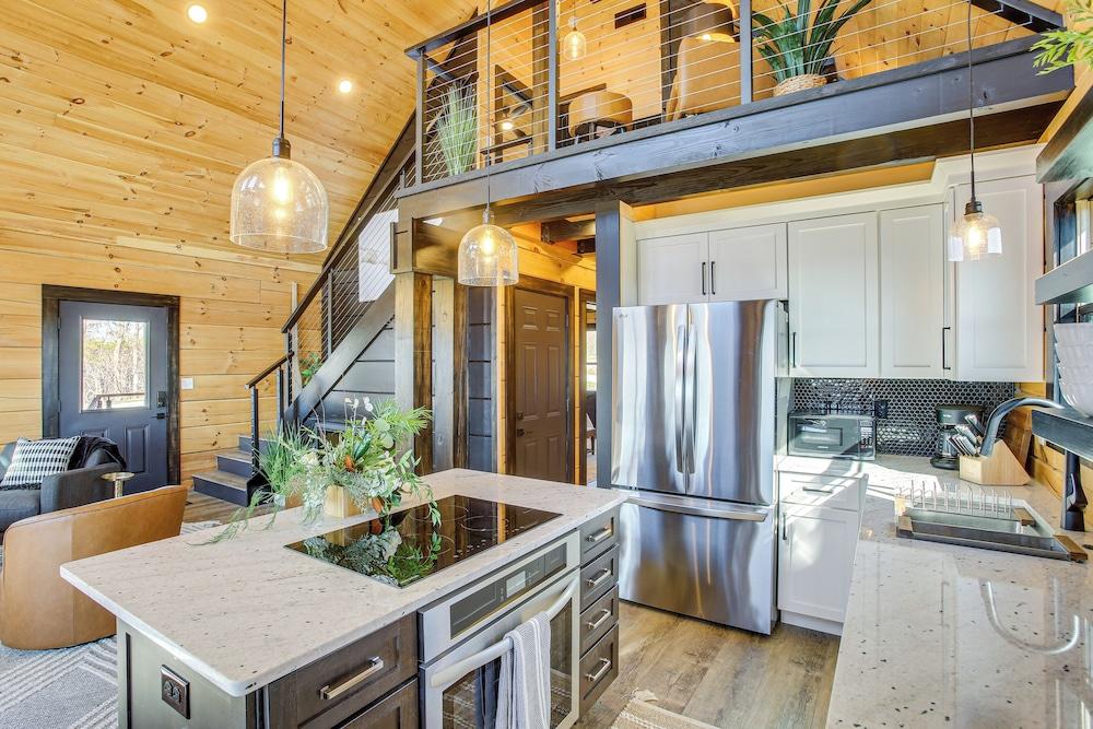 Stunning Hilham Home w/ Hot Tub, Views & Fire Pit!