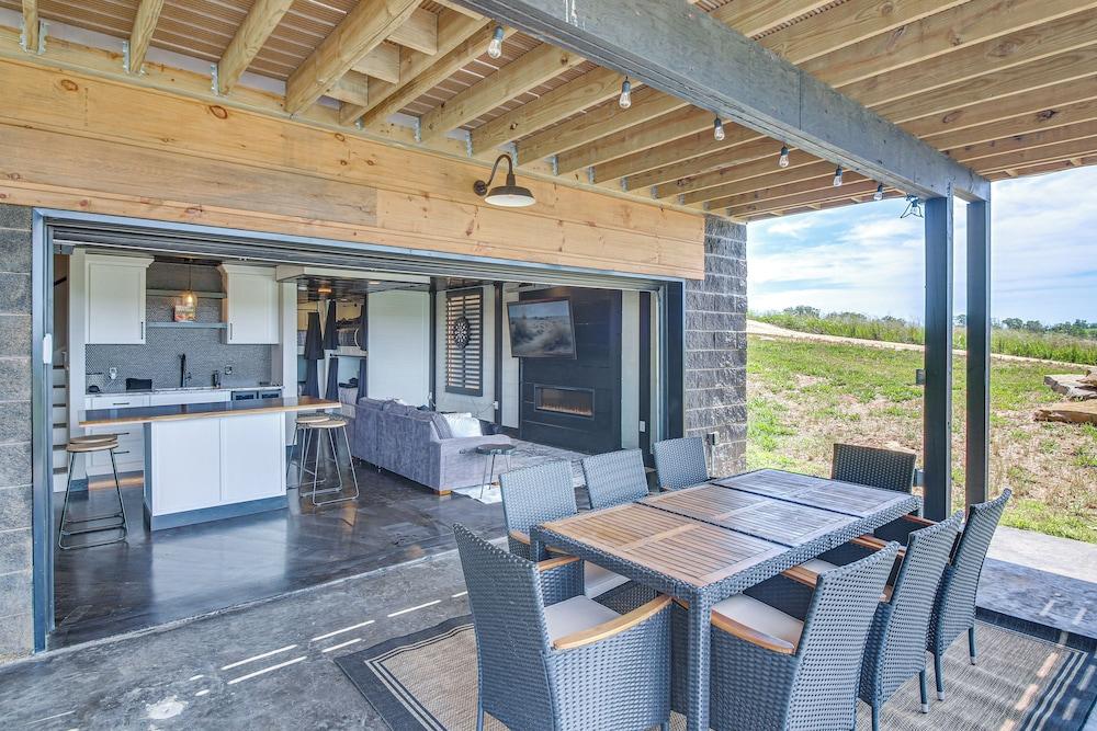 Stunning Hilham Home w/ Hot Tub, Views & Fire Pit!