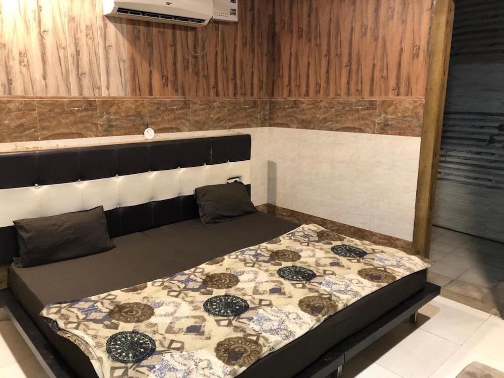 Goroomgo Gaurav Regency Hisar