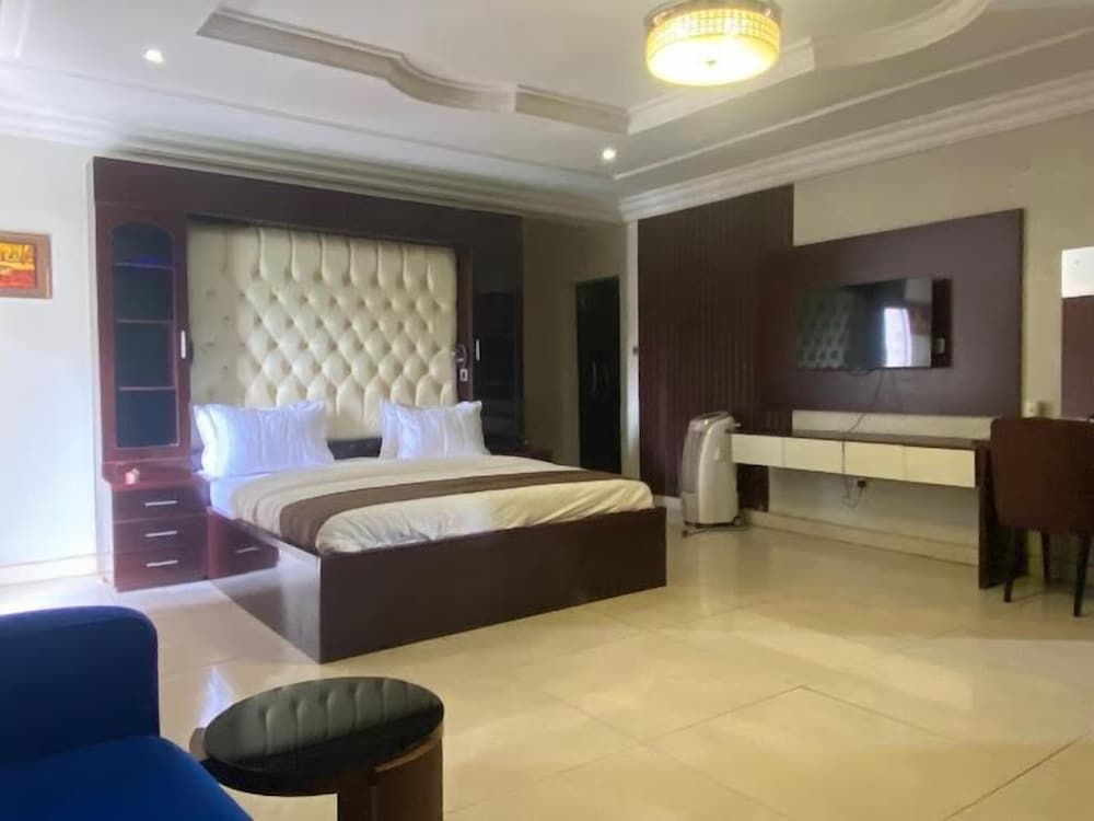 Mega Pavilion Suite and Apartment