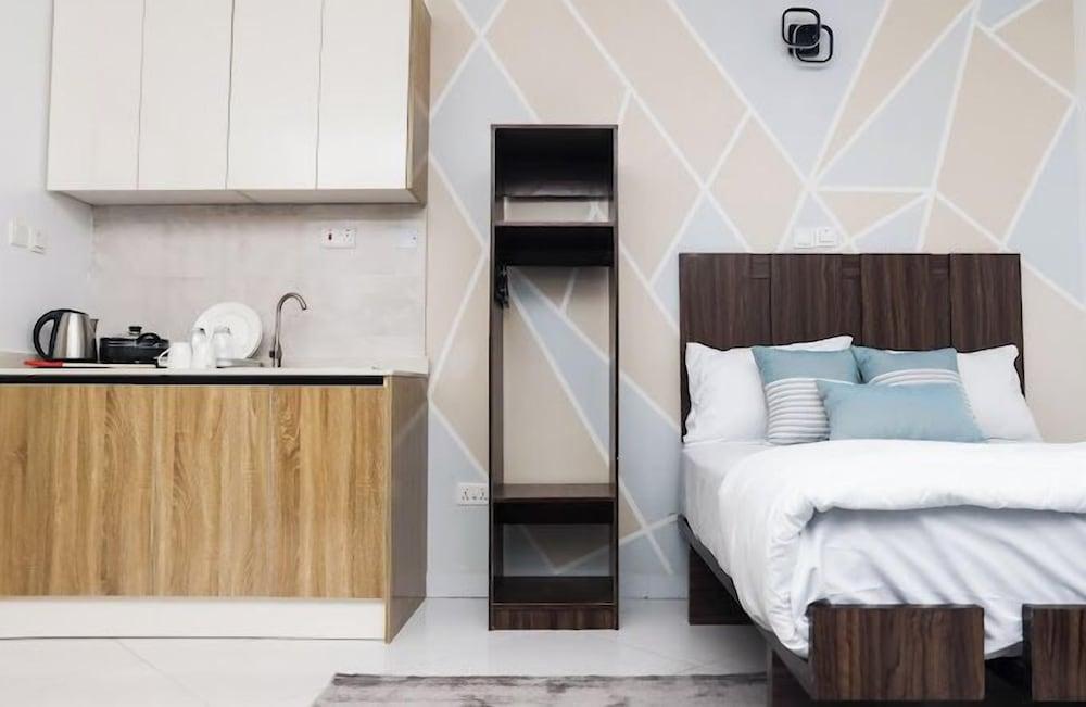 Mega Pavilion Apartment