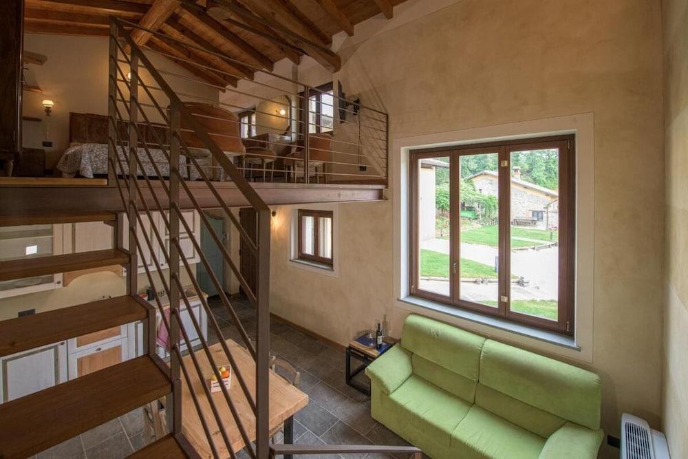 Room-charming Alessandria Apartment With