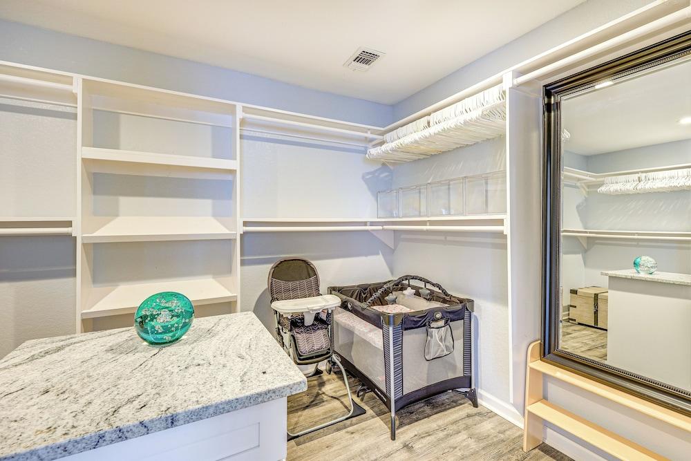 3 Mi to Dtwn: Cozy San Antonio Home w/ Casita!