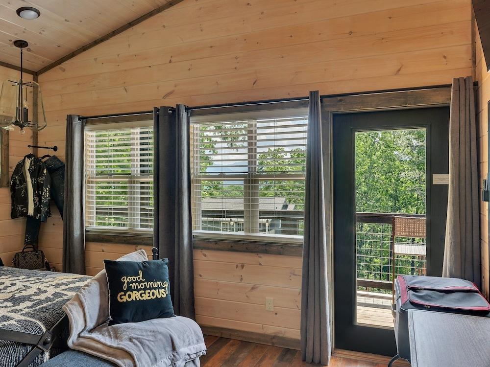 Ebenezer 4 Bedroom Cabin