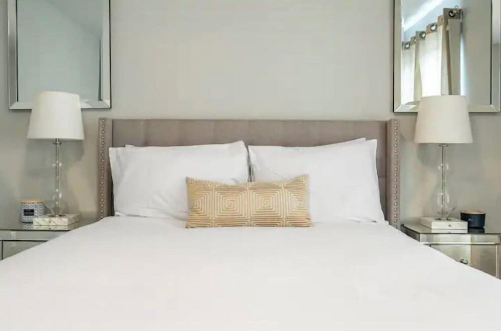 Luxury Modern Home - Livingstone