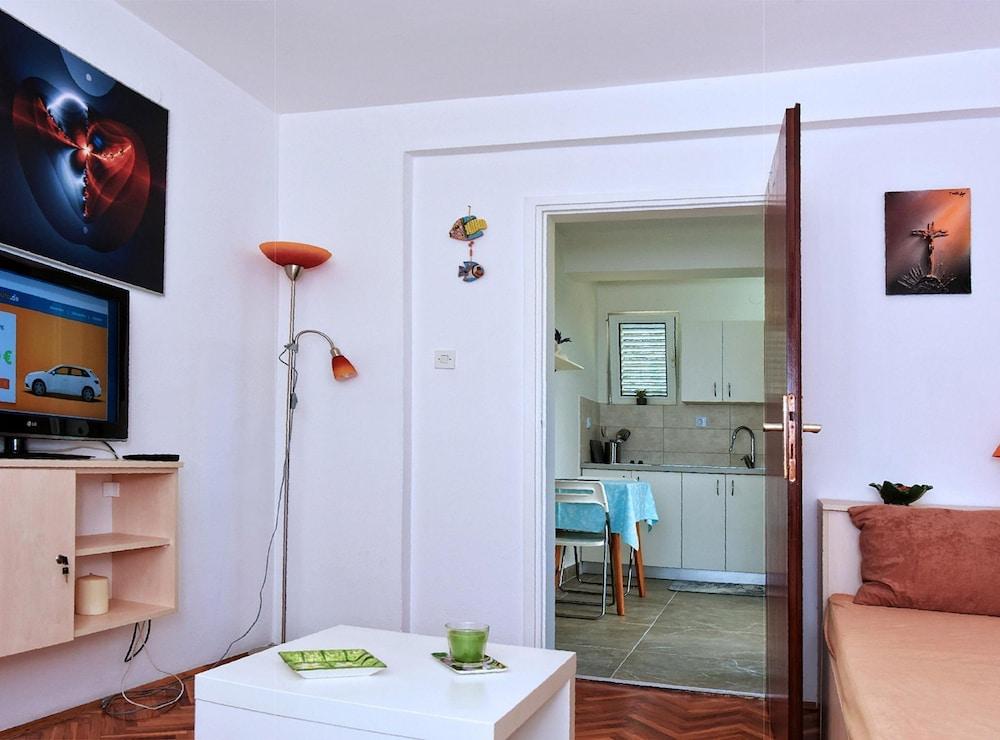 Peaceful and Secluded Krk Apartment With Terrace