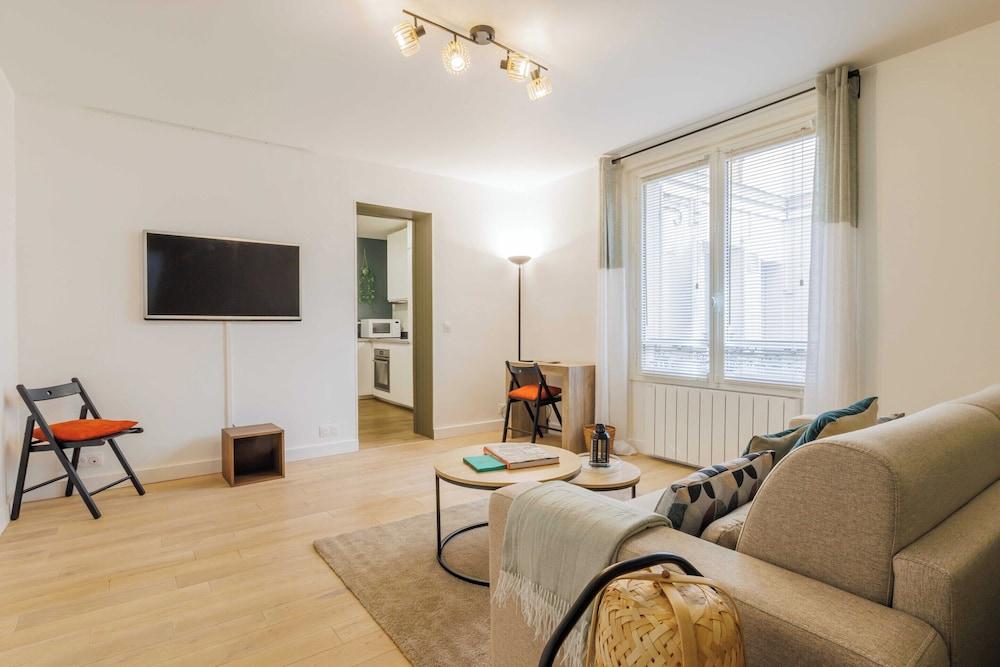 Authentic Studio - 2P - Eiffel Tower