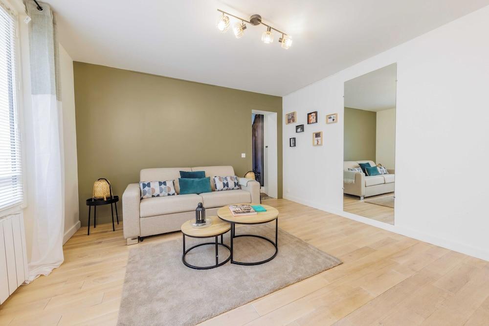 Authentic Studio - 2P - Eiffel Tower