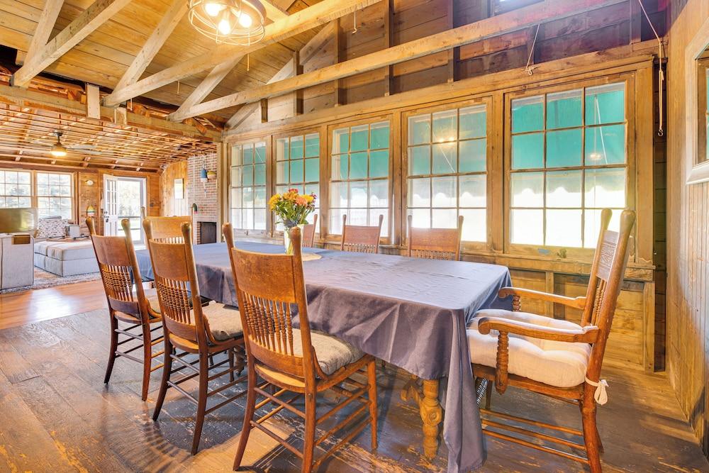 Steps to North Hampton Beach: Cottage w/ Deck!