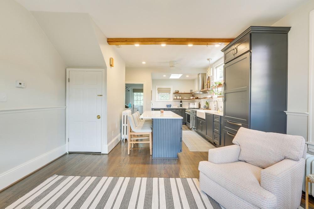 Walk to Roanoke River Greenway: Mountain-view Home