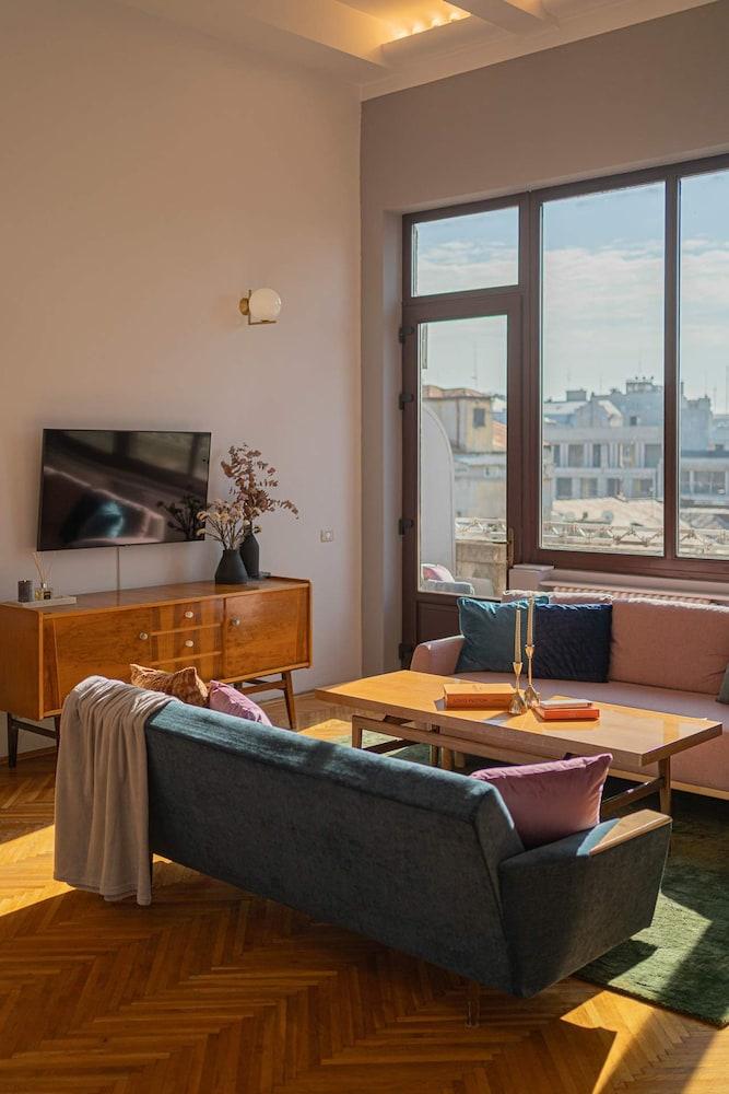 Spacious 3BR Atrium Penthouse Balcony Cismigiu