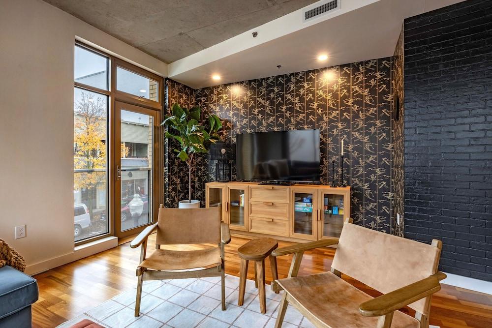 Doppio Perch 1 Bedroom Condo