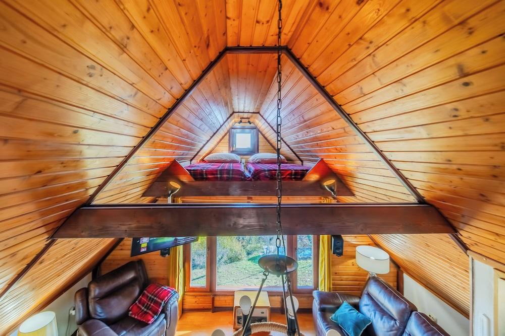 Hilltop Panorama Chalet