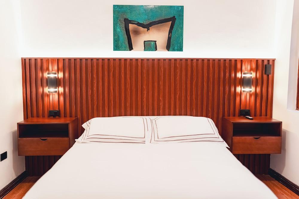 Casa 11-24 by Casa Bolivar