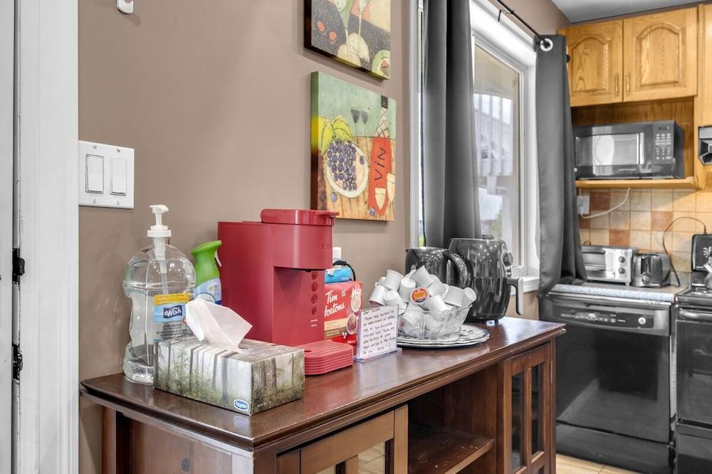 52-3 Bed Suite on Lake Central A C By Airport