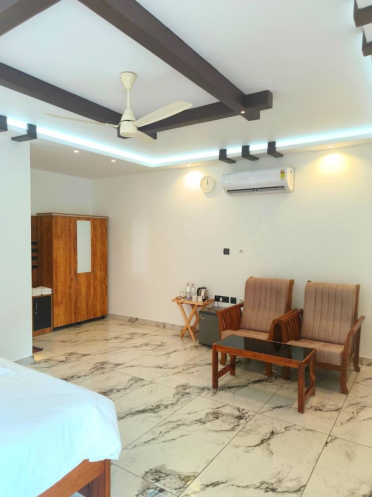 Wavealokam Beach Retreat