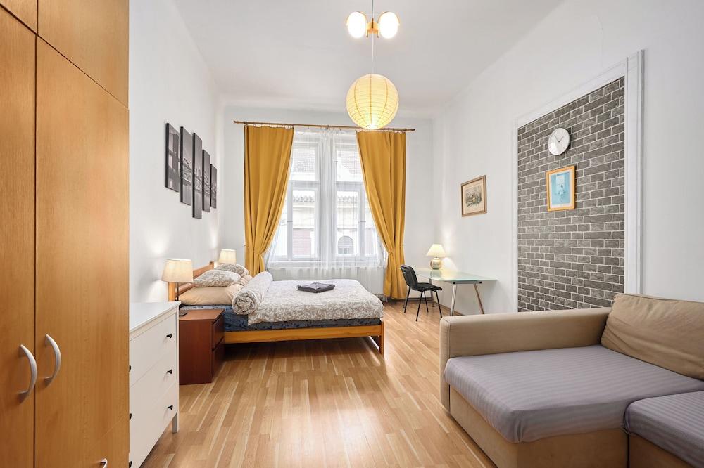 Old Town & Parking Assistance