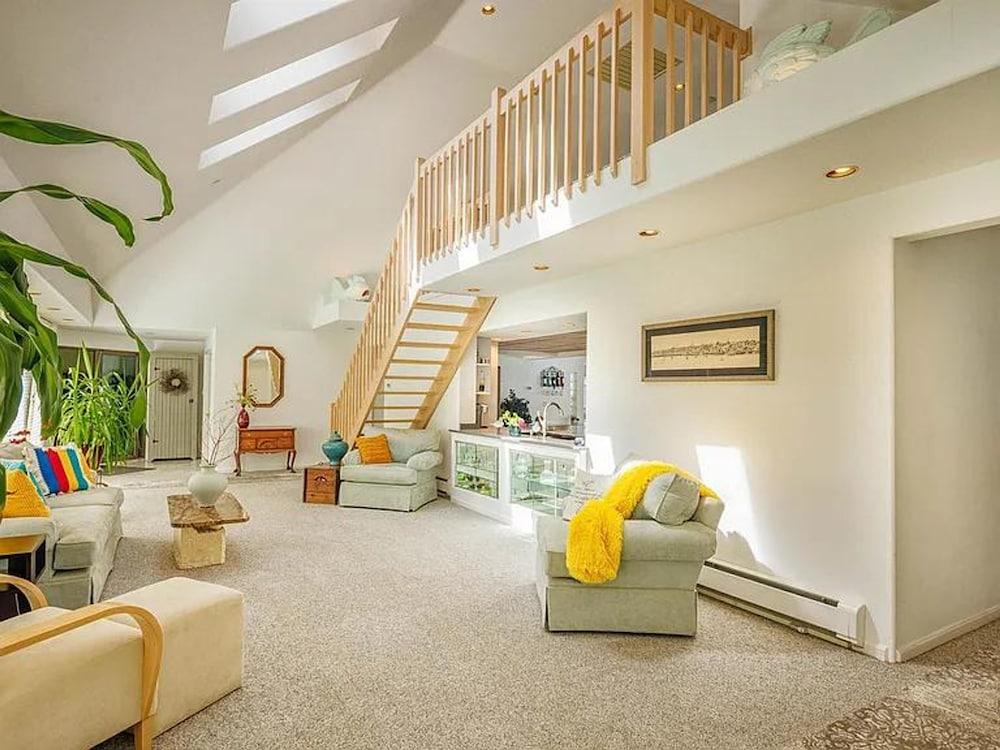 Lakehouse w Private Beach Bar Lg Deck Dock