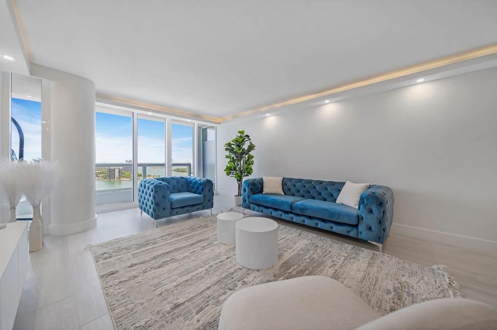 Diamond on the Bay in Miami