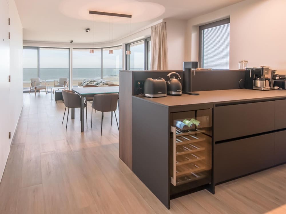 Open View Apartment by the Beach