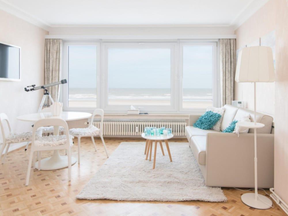 Frontal sea View Studio Apartment in Ostend