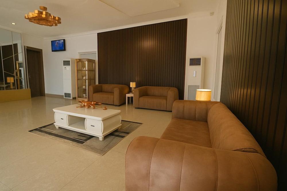 Maxbe Continental Hotel