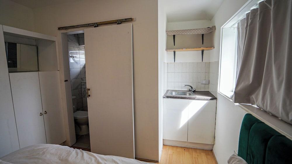 3BR Home Near Hounslow West Tube Station