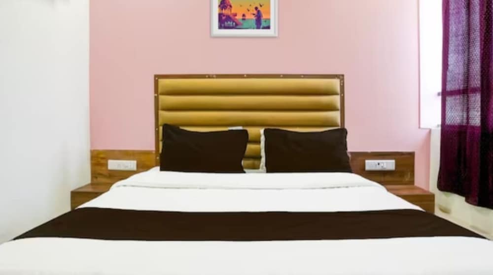 Goroomgo Riddhi Residency Varodra