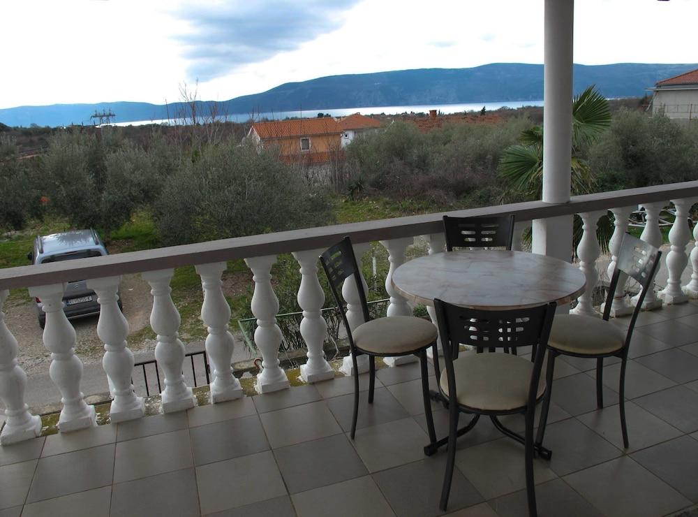 Bright and Modern: Fully Furnished Krk Apartments With Private Parking