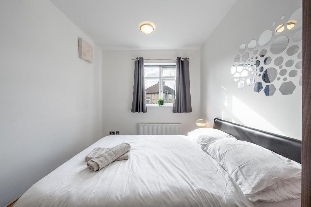 5-bed House - Sleeps 10 - Garden - Parking