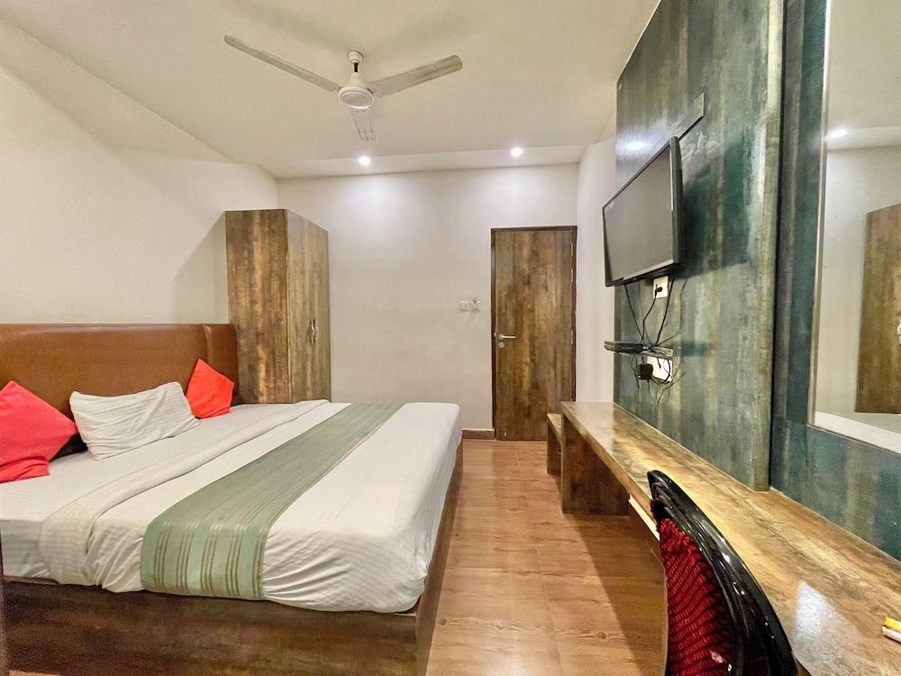 Hotel Janaki - near Ghats & Temples
