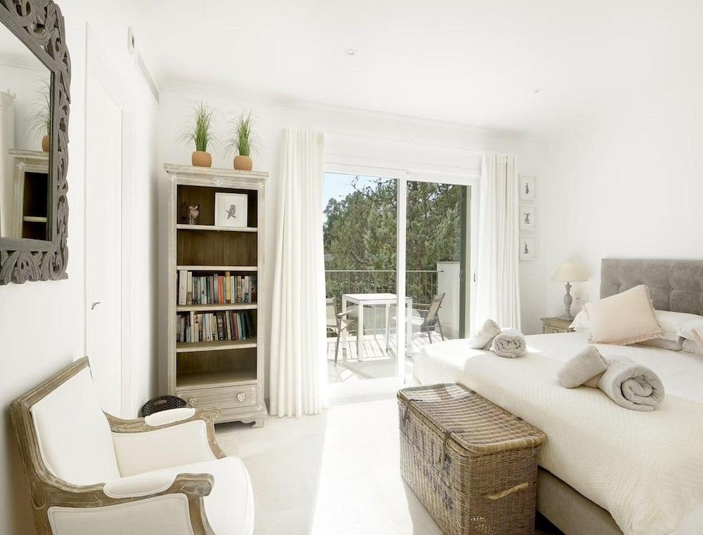 Villa on the Foot of La Font Hills